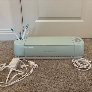 Cricut Explorer Air 2 | Included with cricut basic tools set, and with cords!